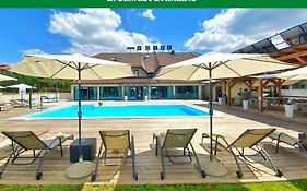 16 Lakes Hotel